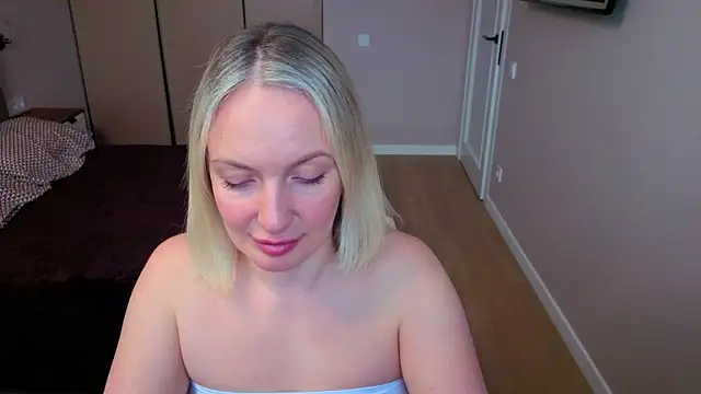 MonikaFoxys online show from 8, 3, 2026