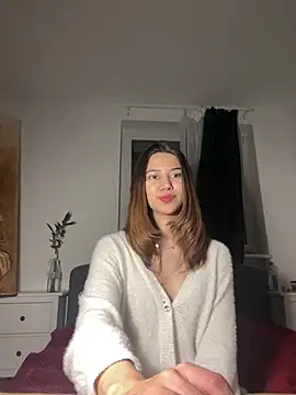 KiraVixenSweet online show from 4, 3, 2026