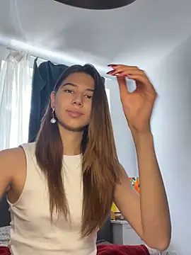 KiraVixenSweet online show from 7, 6, 2026
