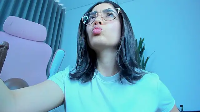 Snapshot of sara_ospina22 chatting on 25, 3, 2026 sara ospina22 online show from 25, 3, 2026