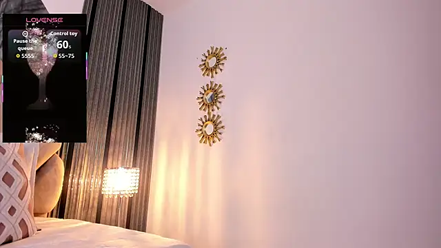 LunaVelour13 online show from 18, 4, 2026