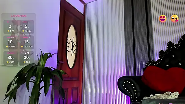 LunaVelour13 online show from 19, 6, 2026