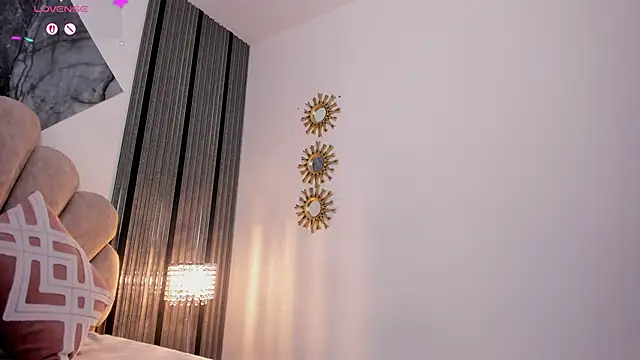 LunaVelour13 online show from 15, 4, 2026