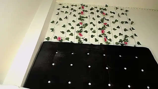 Kristal Queen01 online show from 12, 4, 2026