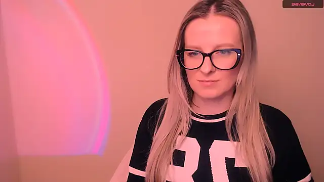 AnnePeach online show from 16, 2, 2026