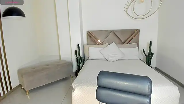 CarolineEvans x online show from 19, 3, 2026