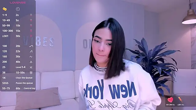 CarolineEvans x online show from 13, 3, 2026