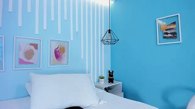 Saray Becker  online show from 7, 4, 2026