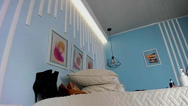 Saray Becker  online show from 12, 4, 2026