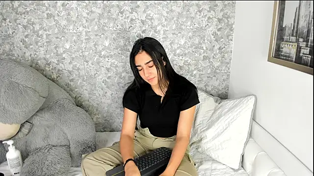 Snapshot of Anika_H chatting on 2, 5, 2026 Anika H online show from 2, 5, 2026
