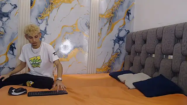 YOUNG BOYS HELL online show from 19, 7, 2026