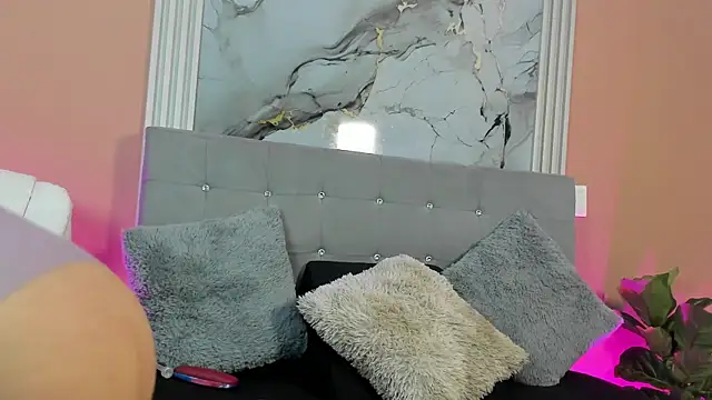 Snapshot of Ivy_Heat chatting on 24, 4, 2026 Ivy Heat online show from 24, 4, 2026