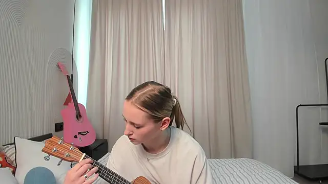 TraceeRebollar online show from 5, 3, 2026