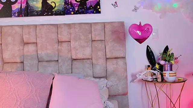 MiiaBlumm  online show from 7, 4, 2026