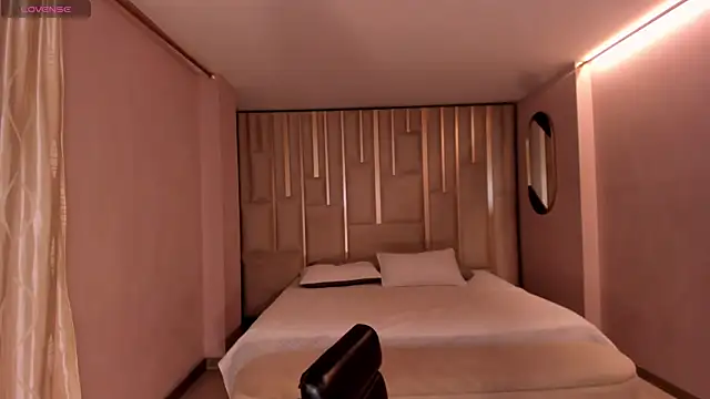 AmaraDivine online show from 4, 4, 2026