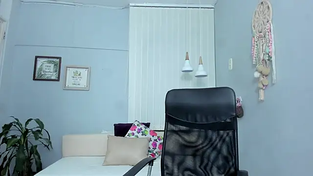 Amber Novoa online show from 6, 3, 2026