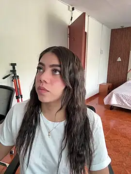 Luna rousse26 online show from 4, 4, 2026