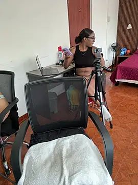 Luna rousse26 online show from 13, 3, 2026