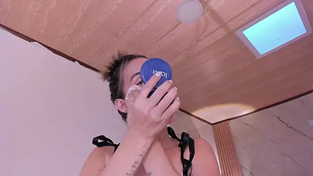 your whore Salome online show from 28, 3, 2026