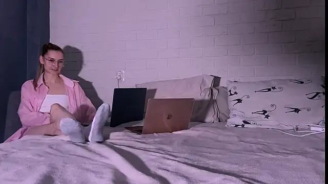 missmiroslava online show from 12, 4, 2026