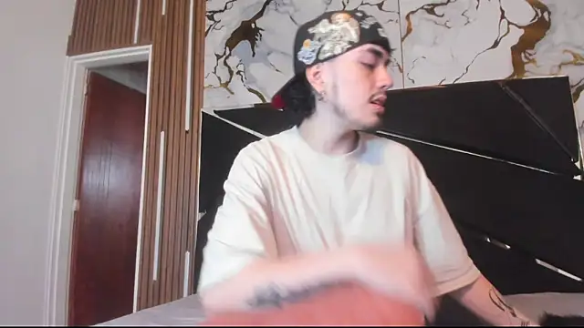 Couple In Heat online show from 4, 4, 2026