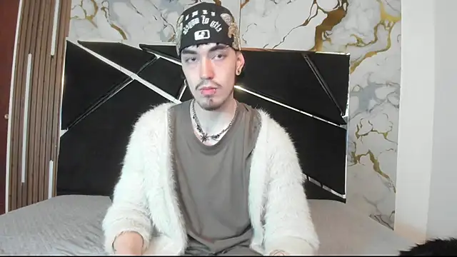 Couple In Heat online show from 8, 4, 2026