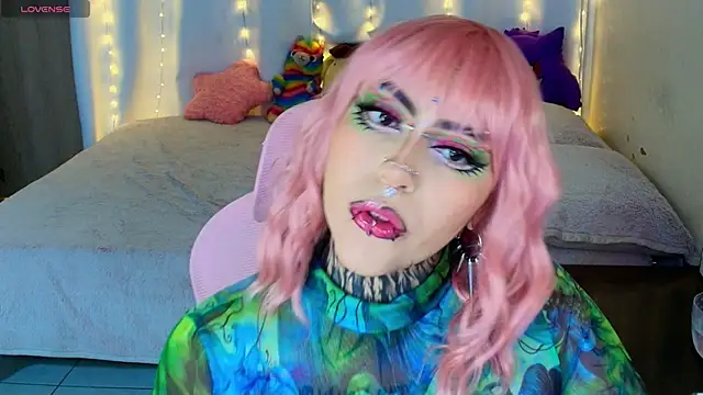 Snapshot of maliciaXpoison chatting on 17, 5, 2026 maliciaXpoison online show from 17, 5, 2026