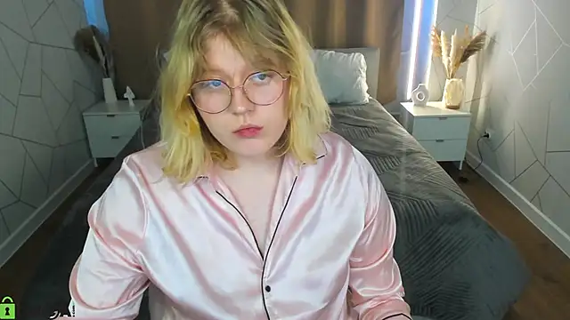 luna c0ra online show from 9, 4, 2026