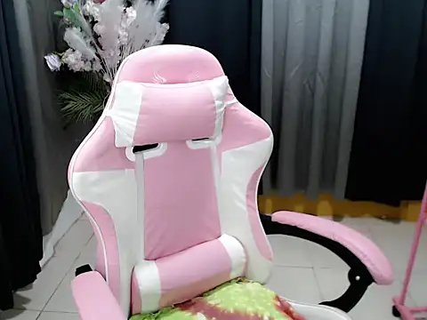 HoneyAfterDark  online show from 8, 4, 2026