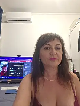 Snapshot of SaraGina chatting on 5, 8, 2026 SaraGina online show from 5, 8, 2026