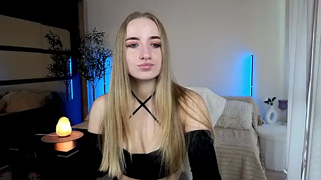 Oxy Foxie online show from 10, 6, 2026