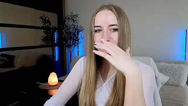 Oxy Foxie online show from 8, 6, 2026