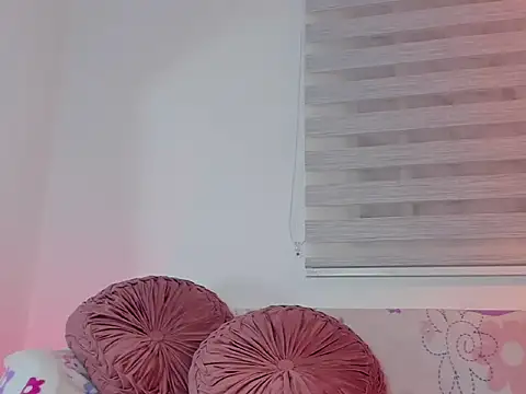 yourlollypetite online show from 8, 3, 2026