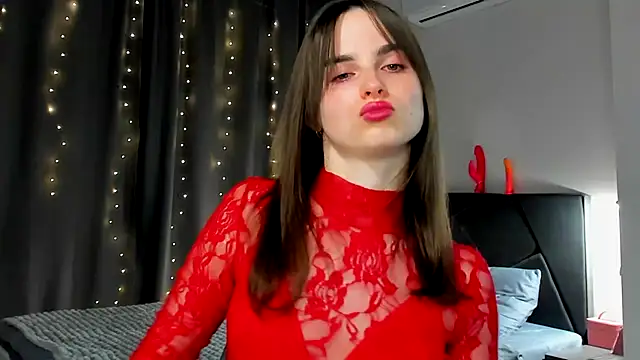 megann fox2 online show from 25, 3, 2026