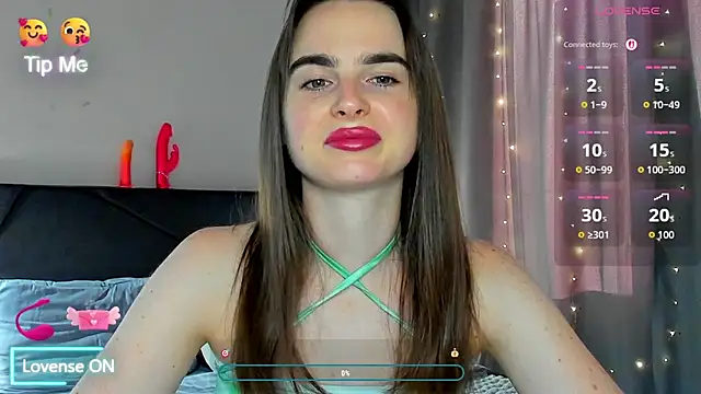 Snapshot of megann_fox2 chatting on 10, 7, 2026 megann fox2 online show from 10, 7, 2026