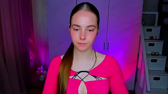 Maddy Wood  online show from 25, 5, 2026