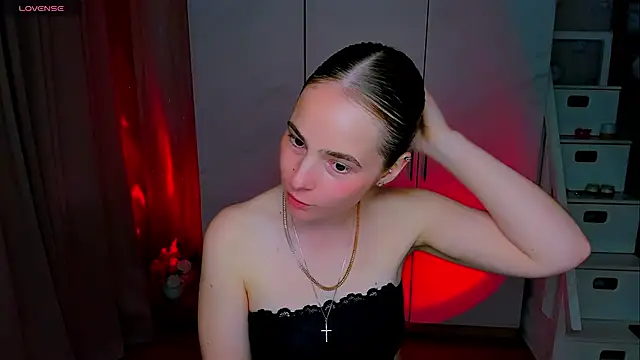 Maddy Wood  online show from 19, 6, 2026
