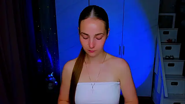 Maddy Wood  online show from 29, 7, 2026