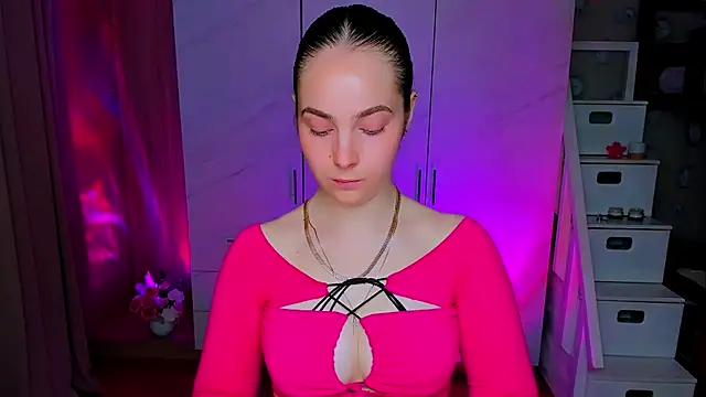 Maddy Wood  online show from 11, 5, 2026