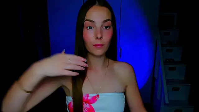 Maddy Wood  online show from 3, 8, 2026