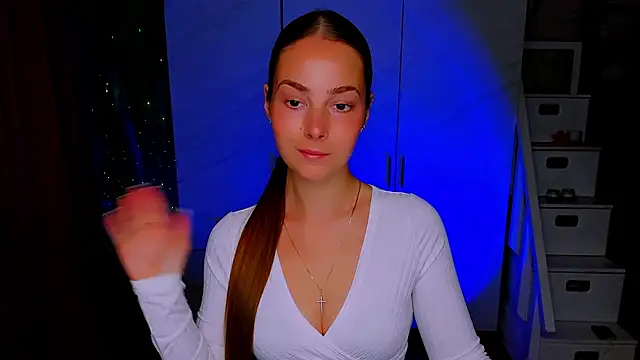 Maddy Wood  online show from 20, 7, 2026