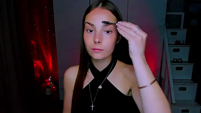 Maddy Wood  online show from 28, 7, 2026