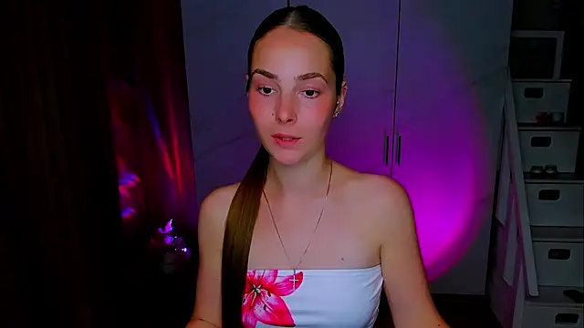 Maddy Wood  online show from 24, 7, 2026