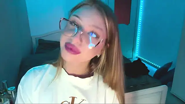 Stefifany online show from 11, 3, 2026