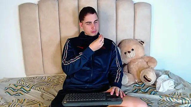 ryanlevi1 online show from 24, 2, 2026