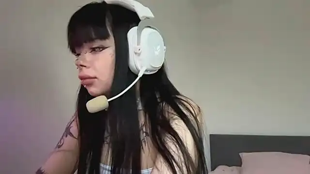 Luna Sohotti online show from 10, 4, 2026