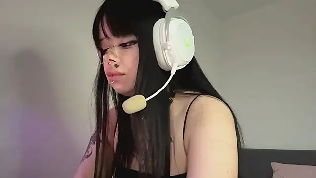 Luna Sohotti online show from 18, 4, 2026