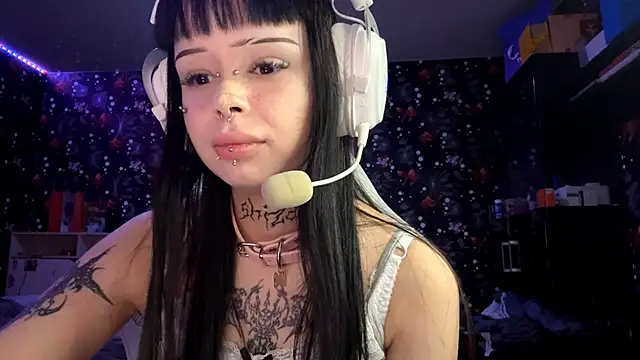 Luna Sohotti online show from 25, 2, 2026