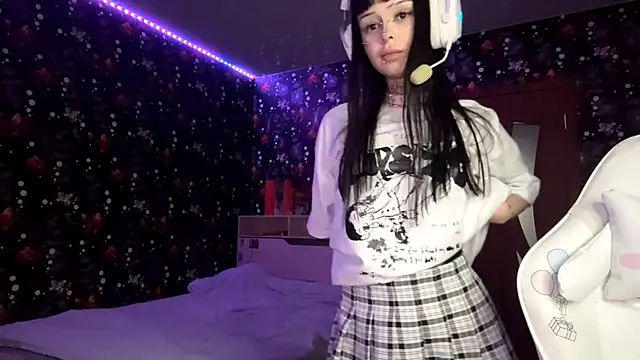 Luna Sohotti online show from 16, 2, 2026