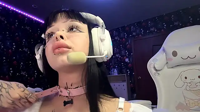 Luna Sohotti online show from 28, 2, 2026